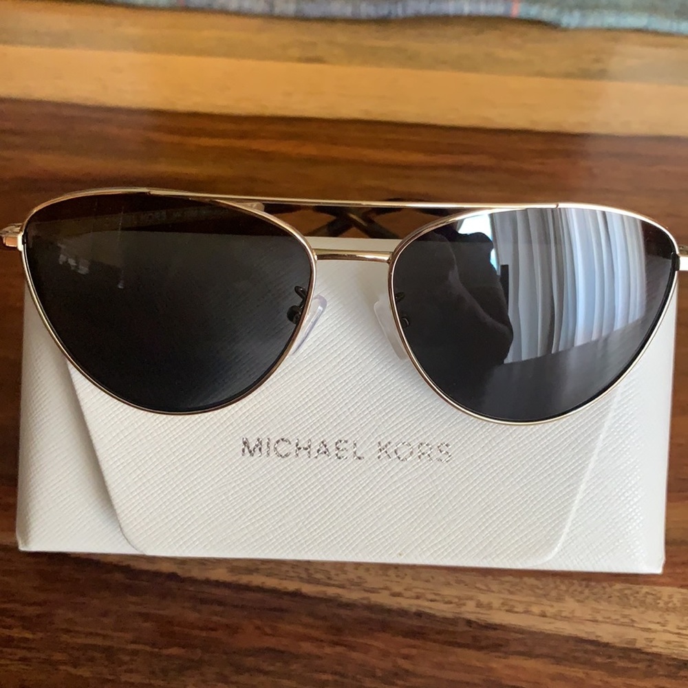 New❣️Michael Kors Barcelona pilot shape sunglasses 🕶😎